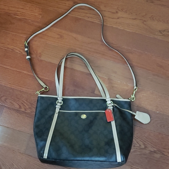 Coach Peyton Signature Pocket Tote - Picture 6 of 6